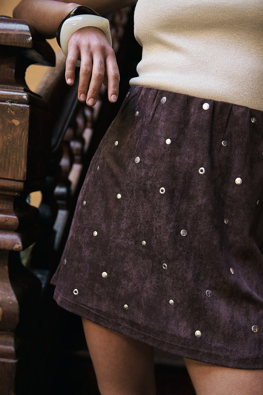 Wildleder Rock mit Nieten