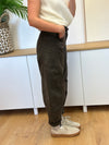 Ballonhose mit Nietengürtel
