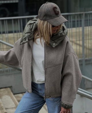 Kurzjacke mit Kapuze