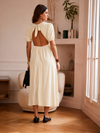 Rückenfreies Kleid mit Schleife