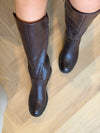 Stiefel mit Schnalle
