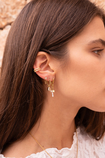 Ohrringe mit Kettchen und Stein