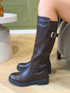 Stiefel mit Schnalle