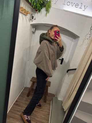 Kurzjacke mit Kapuze