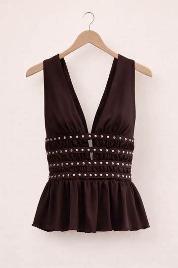 Top Valeria – Elegantes Satin Top mit Cut-Out & Strassdetails