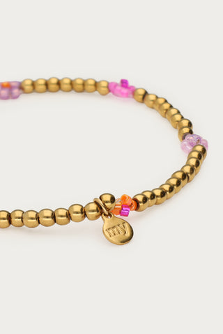 Perlenarmband mit pinken und orangefarbenen Blumen